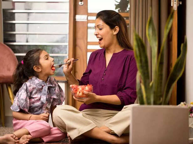 FEEDING FRUITS TO CHIILD