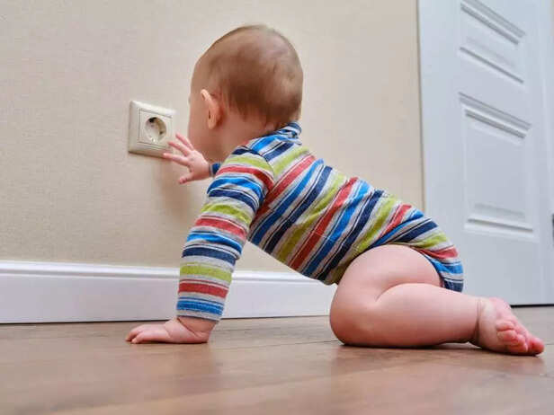 BABY PROOFING OUTLETS