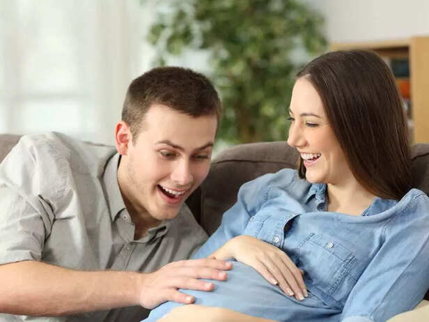 COUPLES ENJOYING BABY KICKS