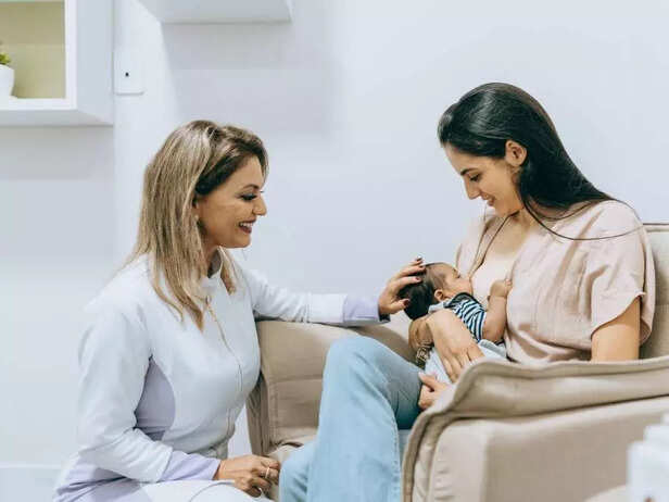 POSTPARTUM MOTHER WITH A DOULA