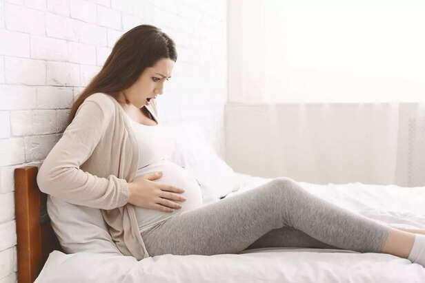 Braxton Hicks contractions: Pregnant woman