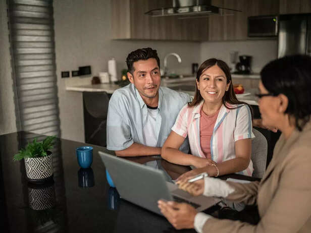 couple taking advice on pregnancy