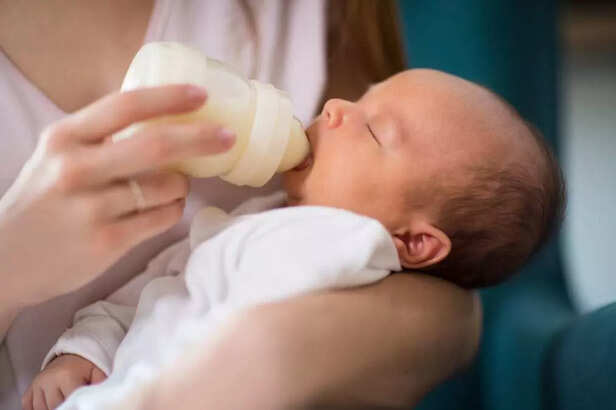 BOTTLE FEEDING YOUR BABY