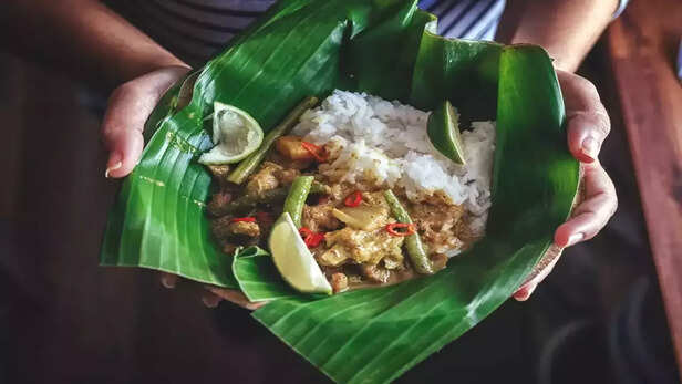 Banana leaves cooking