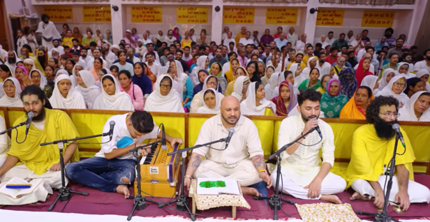 B Prak Singing Kirtan