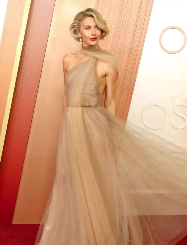 Julianne Hough ( Picture credits: Instagram @justjared)