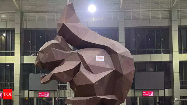 Squirrel Sculpture at Ayodhya Dham Junction.