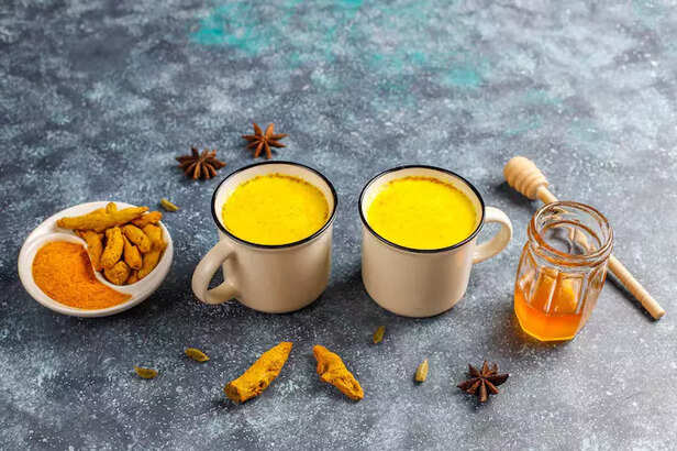 benefits of milk and turmeric