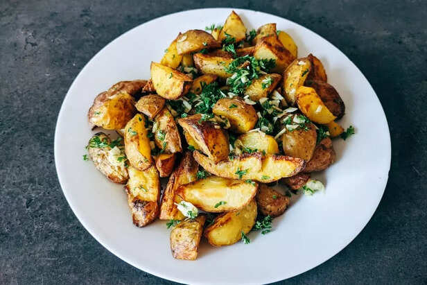 Baked Potato Wedges with Herbed Yogurt Dip