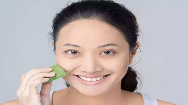 Aloe vera on face