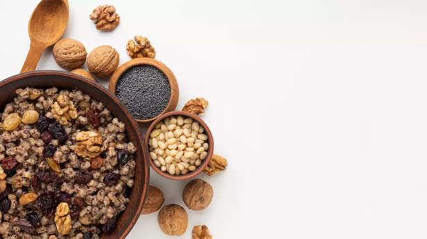 Walnuts Flaxseeds Chia seeds  ( Image Credit: Freepik)