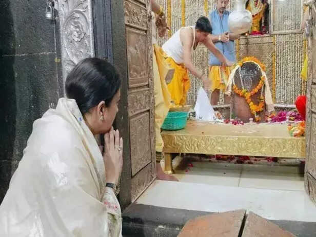 BJP leader Smriti Irani offers prayers at Mahakaleshwar Temple in Madhya Pradesh's Ujjain.