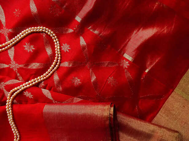 The Saree That Waits