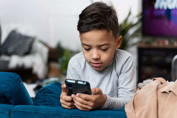 Child with mobile phone