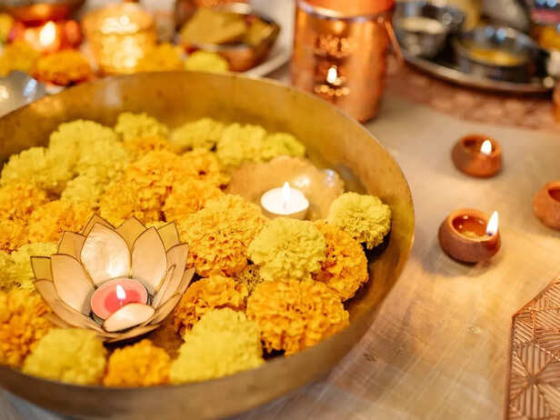 Candles, lamps and flowers