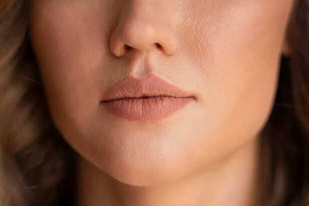 Healing dry lips