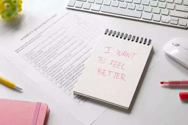 Reviewing notes strengthens recall