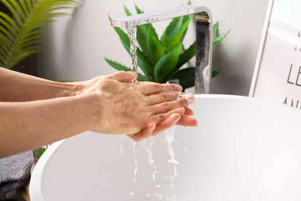 Rinsing hand
