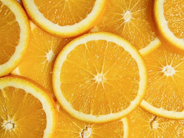 Lemon sliced in round pieces