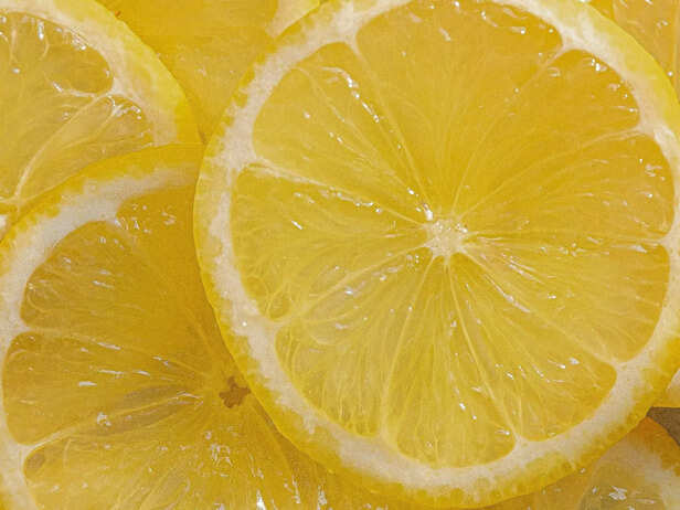 Sliced lemon
