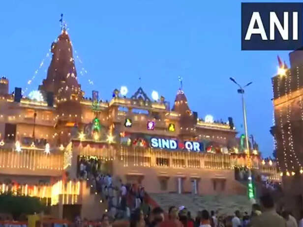 Large crowds visit Mathura Krishna Janambhoomi temple