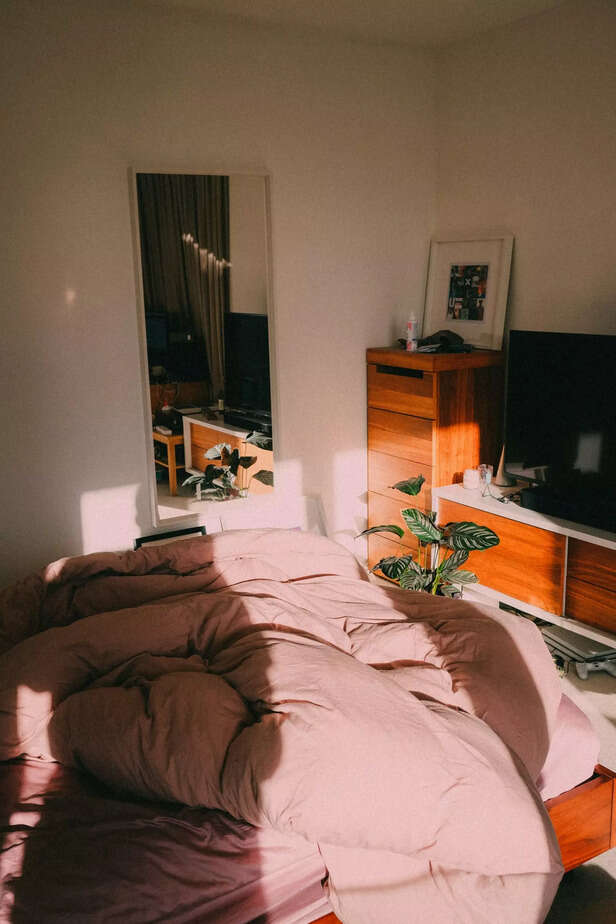Gen Z Choosing Hostels Over Luxury Hotels