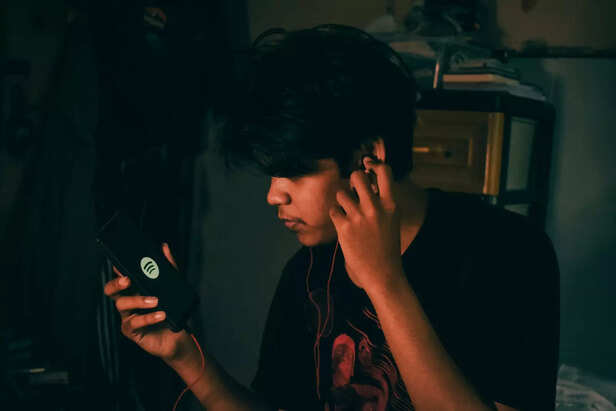 Gadget-glued teenagers