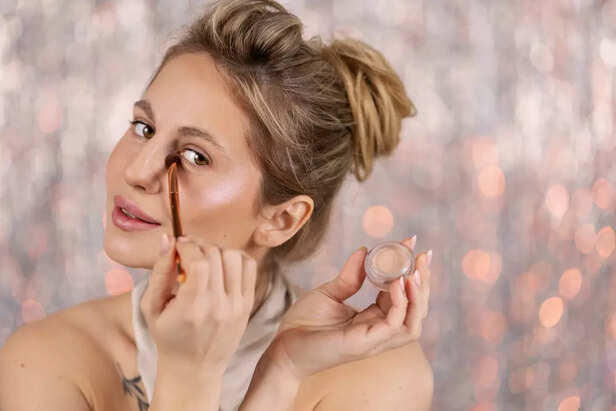 Facial feature maintenance