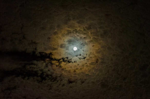 Harvest Moon See it on Oct 6–7, 2025.