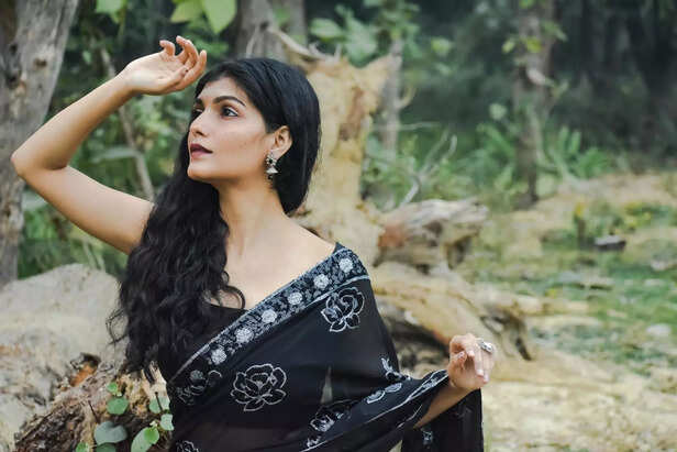 ​Avoid these colours on  Karwa Chauth