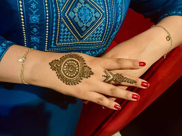 mehndi inspirations for Karwa Chauth 2025