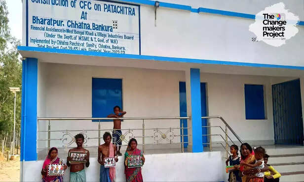 370181-patachitra-artists-ancient-west-bengal-bankura-locals-bengals-folk-art-rural-india-bharatpur-kolkata-traditional-chitrakar-3