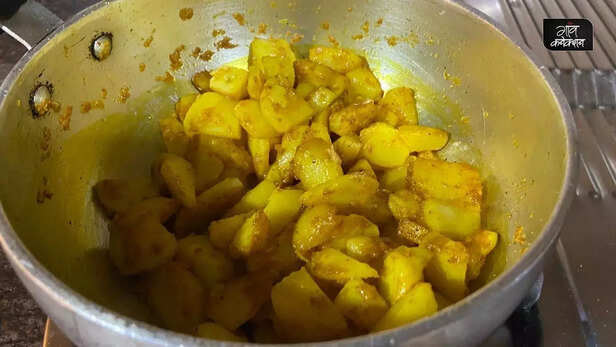 359189-jammu-summer-dish-recipe-dogra-auraiya-posto-curd-traditional-probiotic-health-heat-wave-3