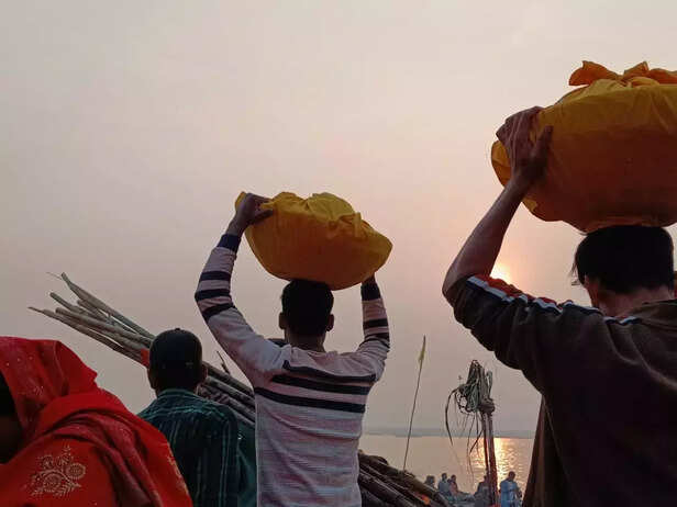 356459-chhath-puja-nahay-khay-surya-arghya-bihar-festival-pictures-gaon-connection-13