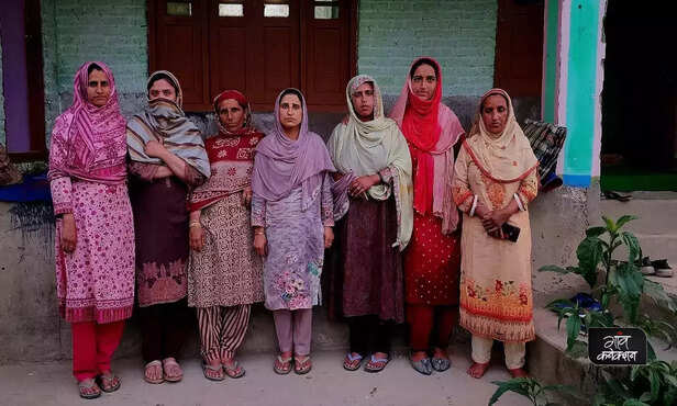 369209-jammu-kashmir-women-empowerment-fruit-jam-making-rural-india-employment-opportunities-5