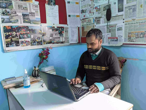 350518-sharad-patel-gaon-connection-ground-report-beggers-life-neetu-singh-21-scaled