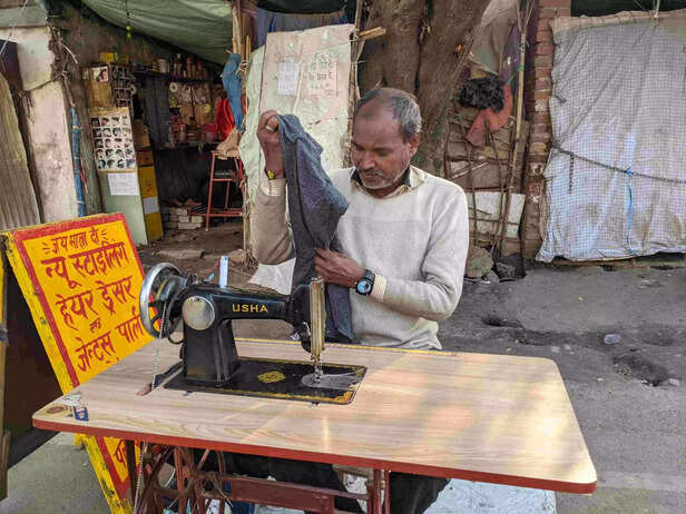 350519-sharad-patel-gaon-connection-ground-report-beggers-life-neetu-singh-22-scaled