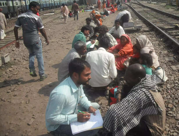 350520-sharad-patel-gaon-connection-ground-report-beggers-life-neetu-singh-16-scaled