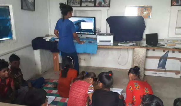 353647-janwar-village-madhya-pradesh-tribes