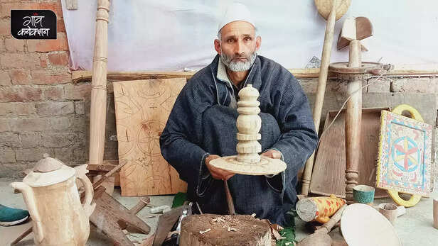 363138-kashmiri-wooden-utensils-craft-wood-craft-samovar-budgam-district-jammu-kashmir-7