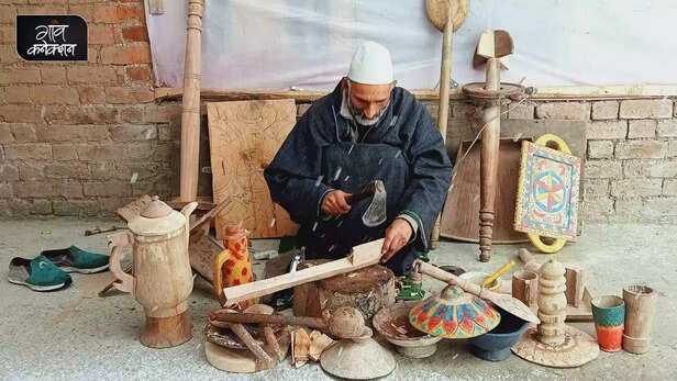 363139-kashmiri-wooden-utensils-craft-wood-craft-samovar-budgam-district-jammu-kashmir-9