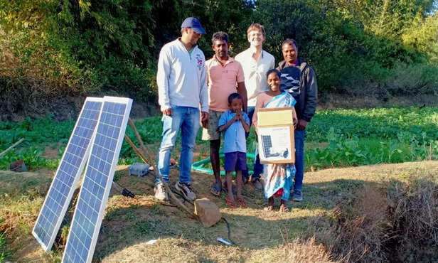 367630-solar-irrigation-system-women-farmers-jharkhand-portable-compact-solar-pumps-6