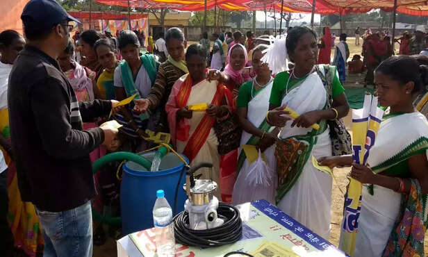 367633-solar-irrigation-system-women-farmers-jharkhand-portable-compact-solar-pumps-4