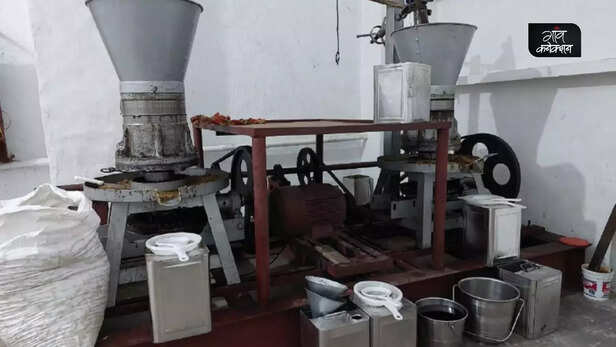 360526-ashok-jangu-successful-farmer-rajasthan-jaipur-pomegranate-moringa-3