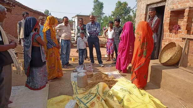 357798-tribal-women-are-doing-mushroom-cultivation-in-collaboration-with-livelihood-mission-and-mnrega-in-kalda-pathar-panna-madhya-pradesh