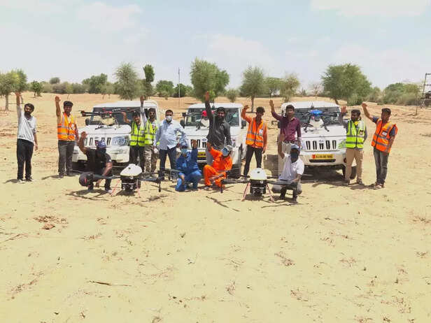 352101-locust-attack-gujarat-gaon-connection-8