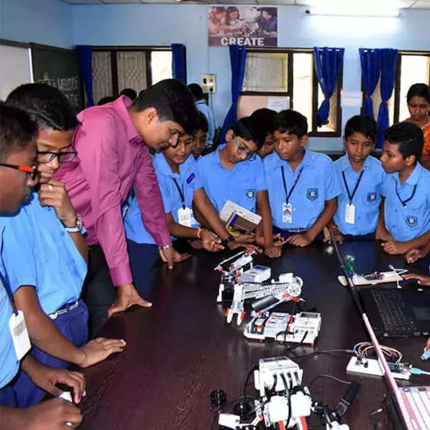 356702-atal-innovation-mission-engage-with-science-and-technology-students-1