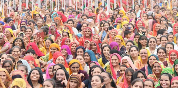 359066-banas-dairy-sankul-banas-community-radio-station-potato-processing-plant-banaskantha-gujarat-pm-narendra-modi-1