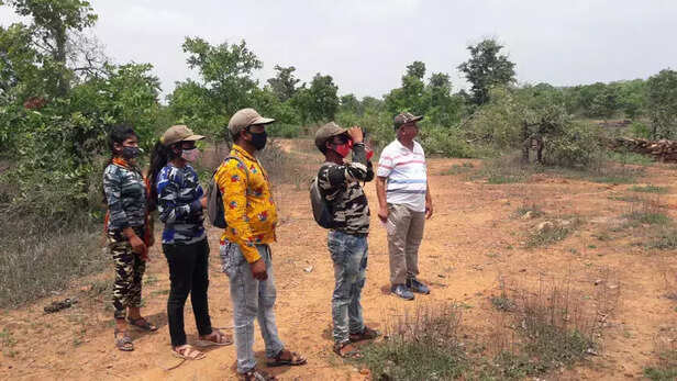 353955-the-new-generation-of-the-pardhi-community-who-hunted-wild-animals-became-the-protector-of-the-forest