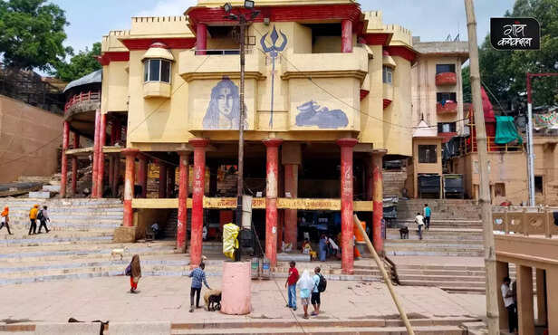 367167-manikarnika-ghat-varanasi-ganga-ghats-dom-community-socially-ostracized-pyre-kashi-3